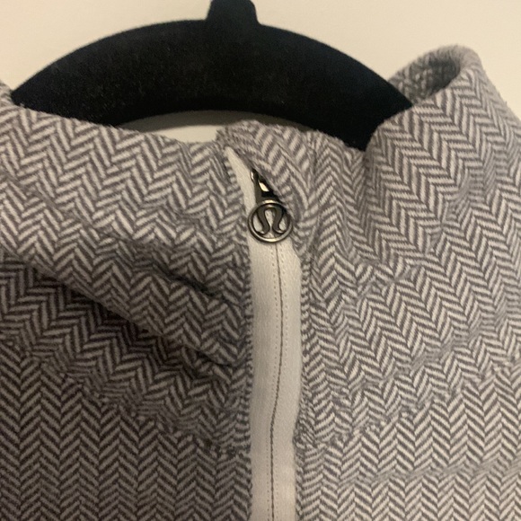 Lululemon mid layer - Picture 7 of 8
